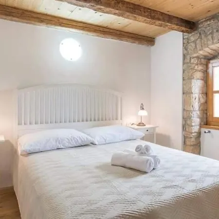 Lucija Villa *