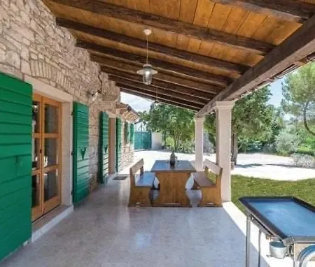 Villa Lucija *